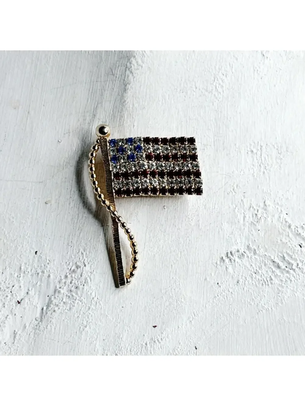 7595u. Goldtone Bling Flag Brooch